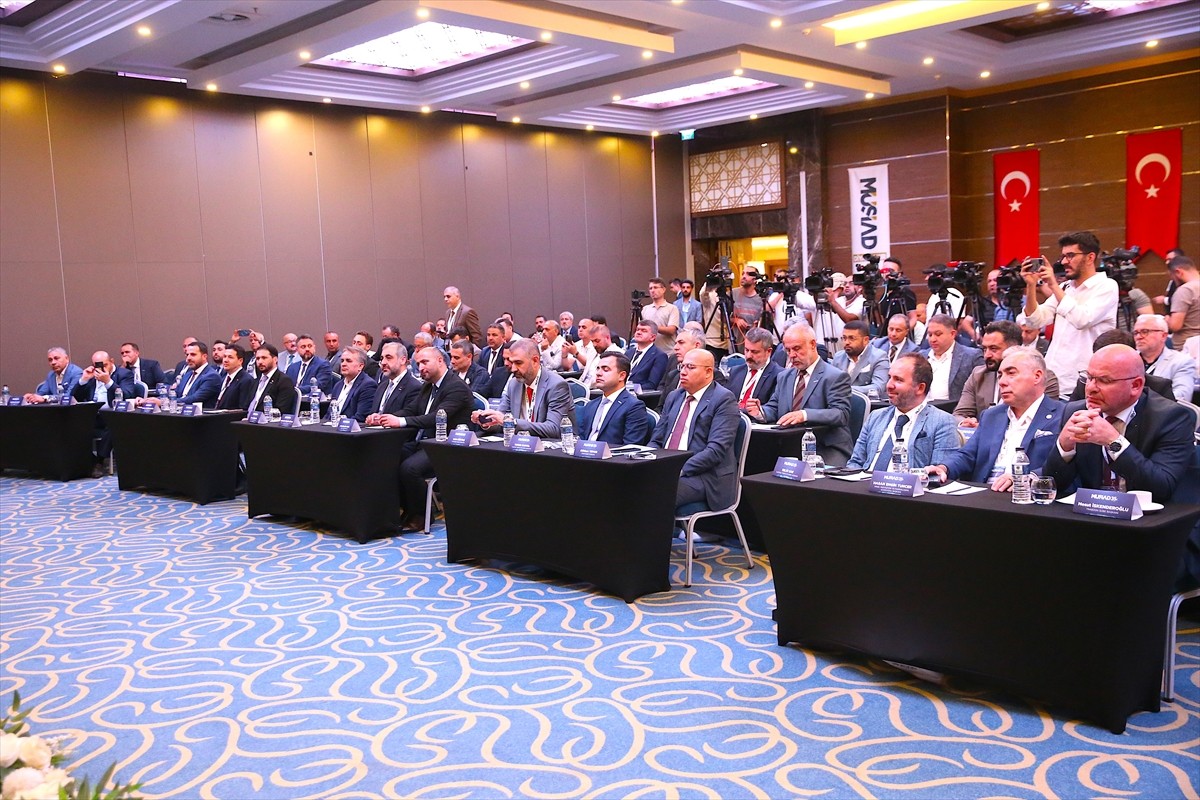 MÜSİAD tarafından yönetim kurulu üyeleri, 84 şube ve temsilcilikten başkanların katılımıyla...