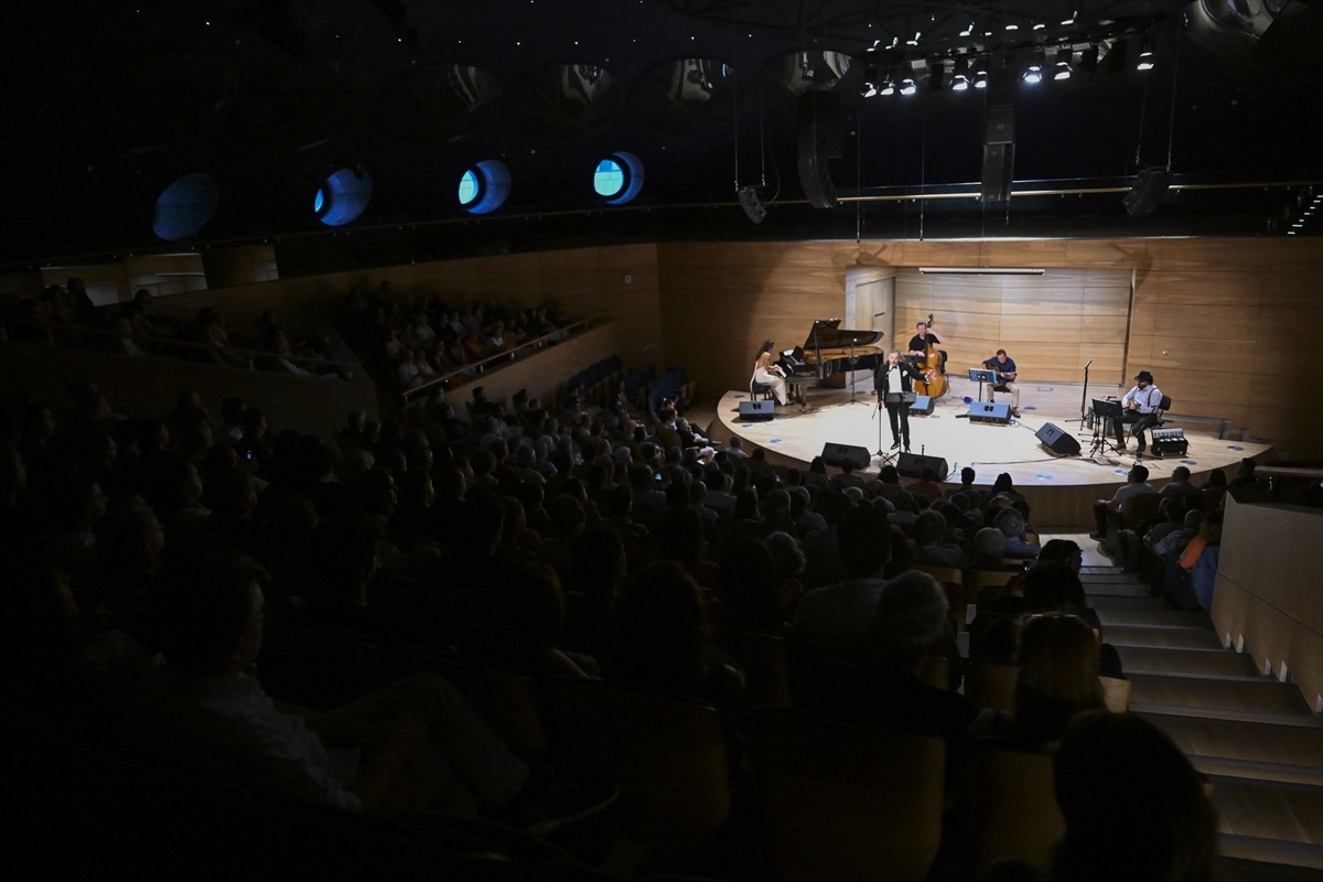 Napolitan ve tango şarkılarından oluşan "Napolitango" konseri, başkentli müzikseverlerle buluştu. ...