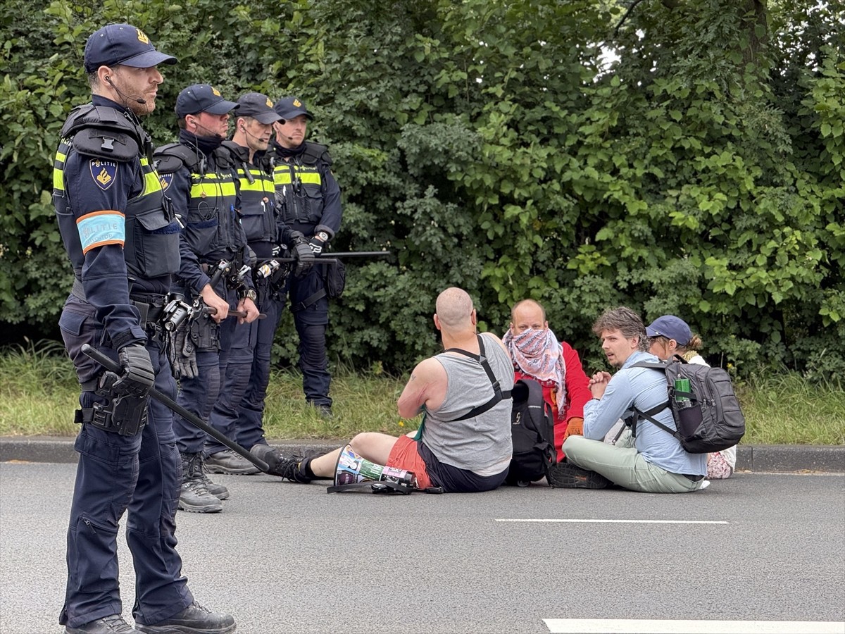 NATO Devlet ve Hükümet Başkanları Toplantısı'nın yapıldığı Hollanda'nın Lahey kentinde...