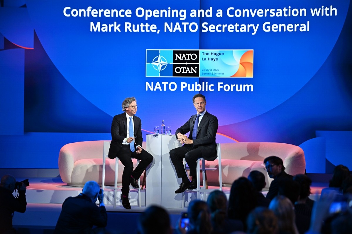 NATO Genel Sekreteri Mark Rutte (sağda), Lahey'de düzenlenen NATO Zirvesi'nin ilk günkü...