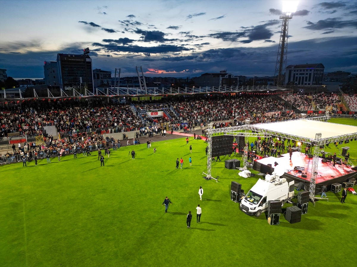 Nesine 2. Lig play-off finalinde Artı Değer Vanspor'un, Batman Petrolspor'u yenerek Trendyol 1....