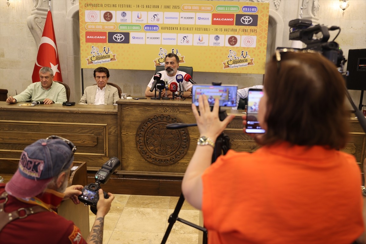 Nevşehir'de hafta sonu düzenlenecek "Kapadokya Bisiklet Festivali"nde 6 ülkeden 131 sporcu pedal...