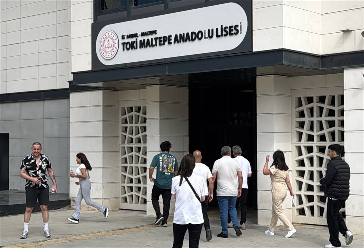 Ölçme Seçme ve Yerleştirme Merkezince (ÖSYM), Yükseköğretim Kurumları Sınavı'nın (YKS) ilk oturumu...