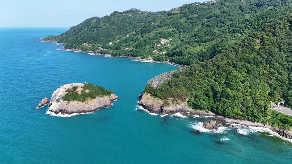 Ordu'nun Perşembe ilçesindeki Hoynat Adası, yerli ve yabancı ziyaretçilerin kentteki ilk uğrak...