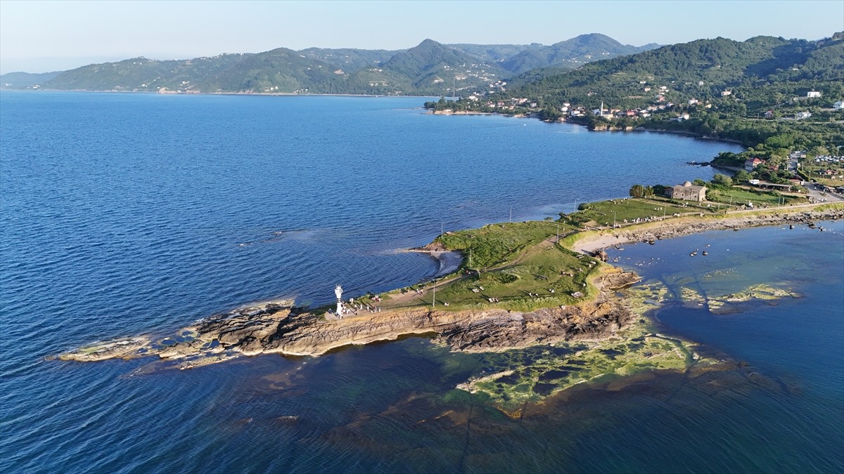 Ordu'nun Perşembe ilçesindeki Yason Burnu Yarımadası yerli ve yabancı ziyaretçileri...
