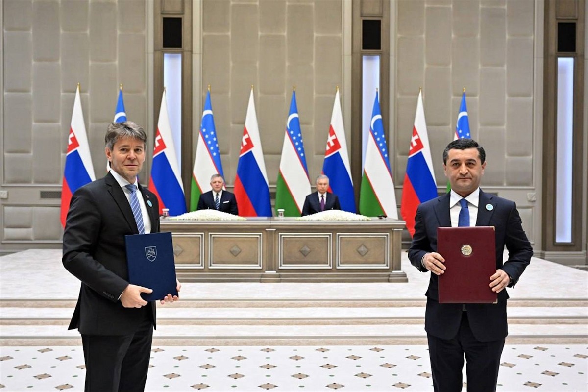 Özbekistan Cumhurbaşkanı Şevket Mirziyoyev, Taşkent’te temaslarını sürdüren Slovakya Başbakanı...