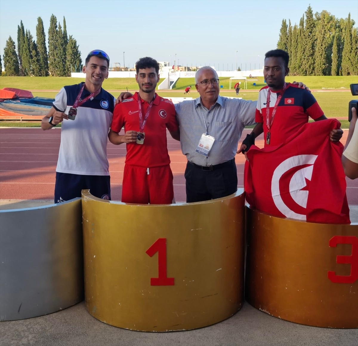 Özel sporcu Mehmet Emin Eğilmez, Tunus'ta düzenlenen Dünya Para Atletizm Grand Prix yarışmalarında...