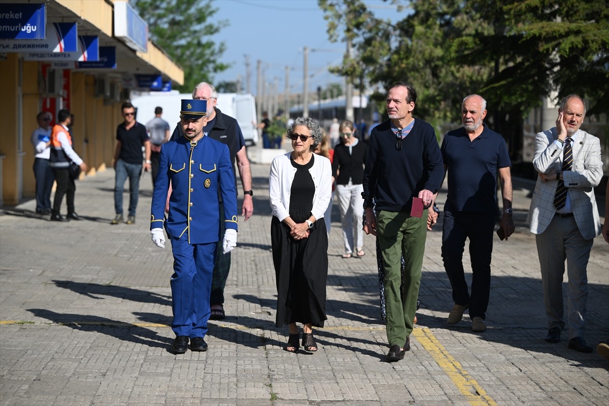 Paris'ten hareket eden tarihi Venice Simplon Orient Express treni, Kapıkule Garı'ndan Türkiye'ye...