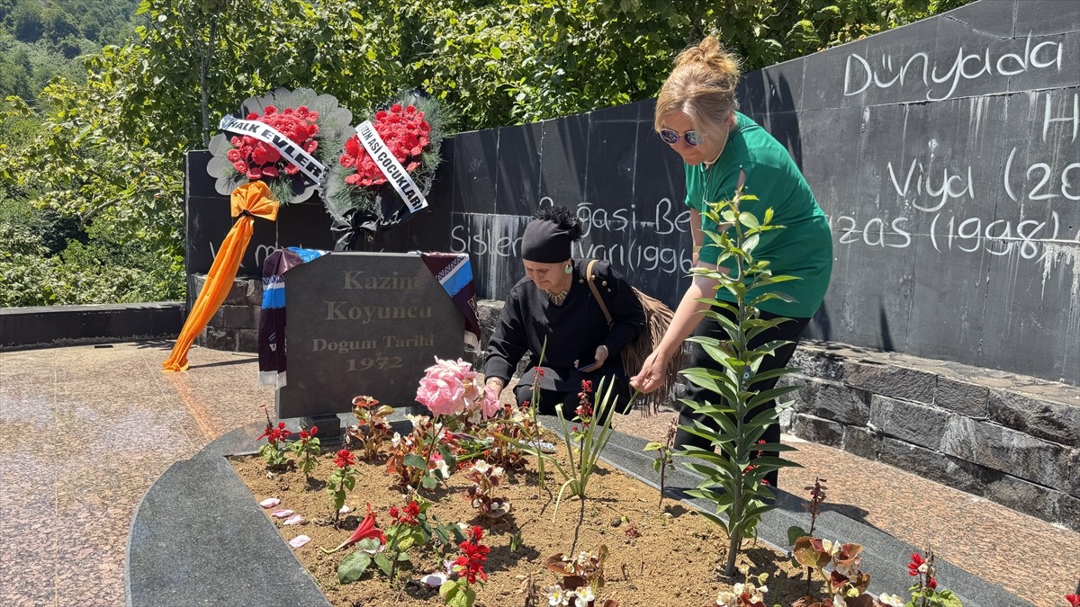 "Şair ceketli çocuk" olarak tanınan sanatçı Kazım Koyuncu, vefatının 20. yılında memleketi...
