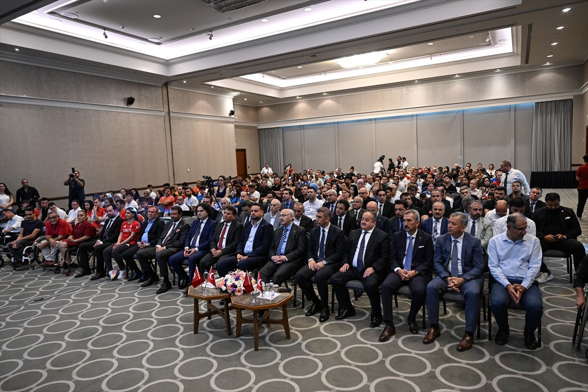 "Sessiz Devrim Paralimpik Yolculuk Konferansı" Adana'da gerçekleştirildi. Programda Adana Valisi...