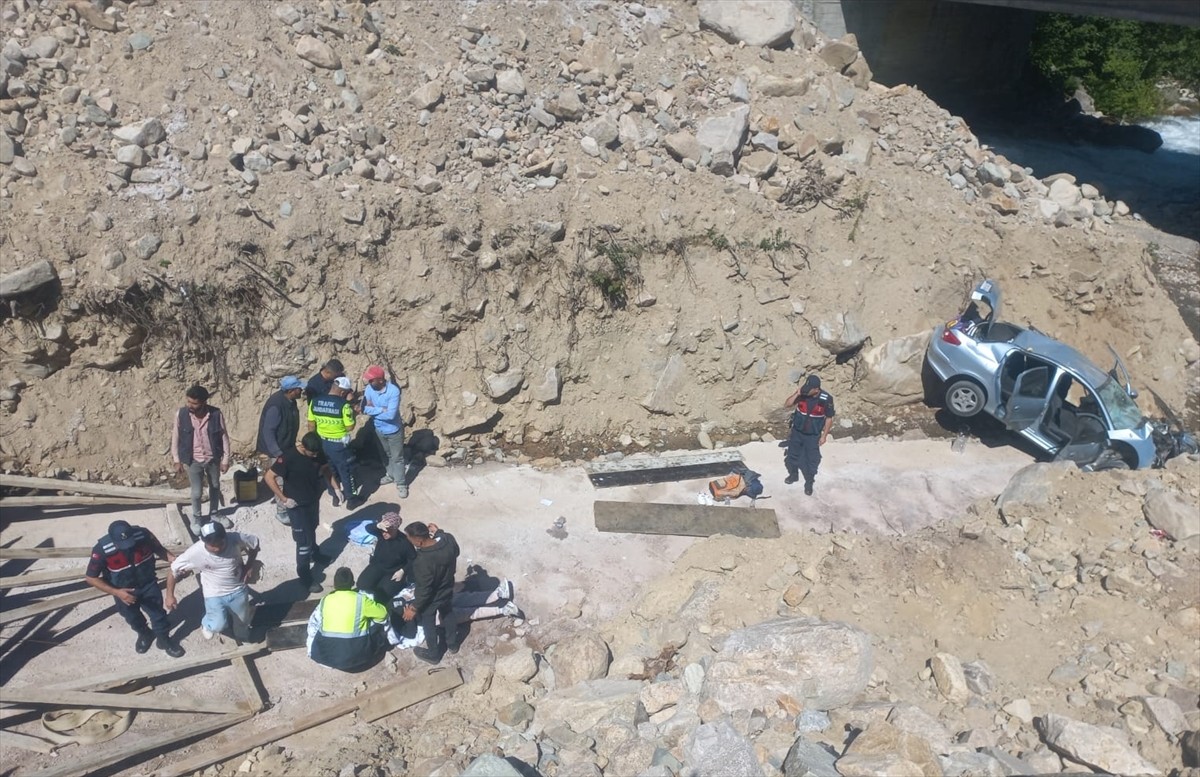 Rize'nin İkizdere ilçesinde meydana gelen trafik kazasında 5 kişi yaralandı.