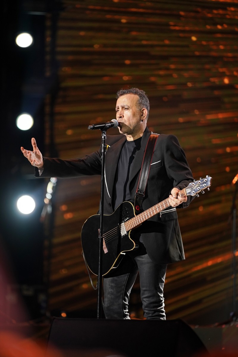 Rock şarkıcısı, hayırsever ve Ahbap Derneğinin kurucusu Haluk Levent, sanat hayatının 30. yılını...