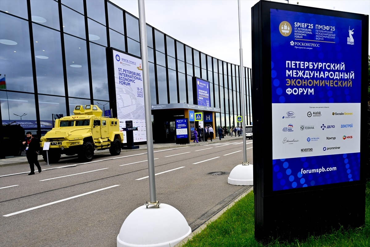 Rusya'nın "Davos'u" olarak bilinen St. Petersburg Uluslararası Ekonomi Forumu'nun (SPIEF)...
