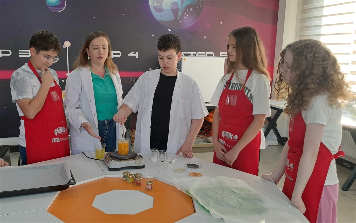 Sakarya'da ortaokul öğrencileri, bal kabağı atığından çevreye zarar vermeyen biyoplastik elde...