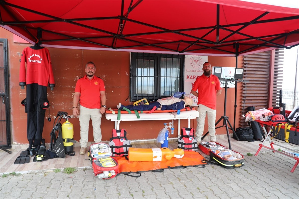 Sakarya Büyükşehir Belediyesince zorlu eğitimlerden geçirilerek seçilen cankurtaranlar, Karadeniz...