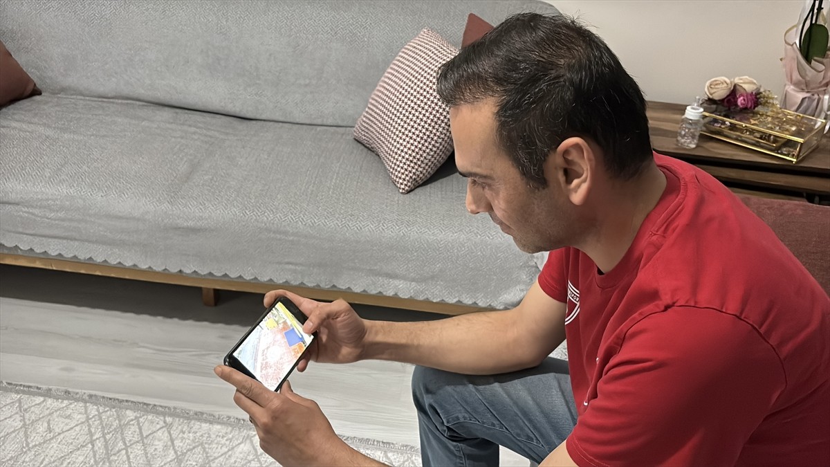 Samsun'da nefes borusuna yiyecek kaçan kedi, güvenlik görevlisinin Heimlich manevrasıyla kurtuldu....