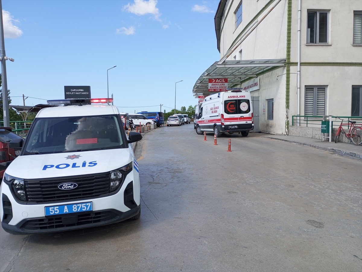 Samsun'un Çarşamba ilçesinde yakalanan firari hırsızlık hükümlüsü, sağlık raporu için götürüldüğü...