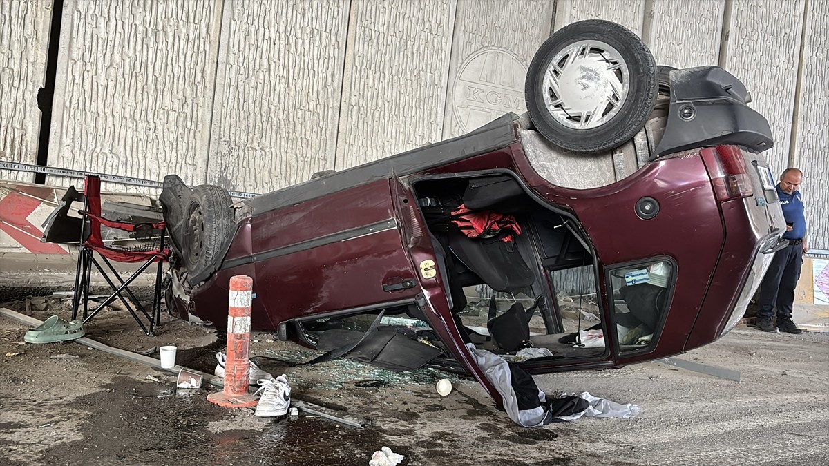 Samsun'un İlkadım ilçesinde devrilen otomobildeki 5 kişi yaralandı. 