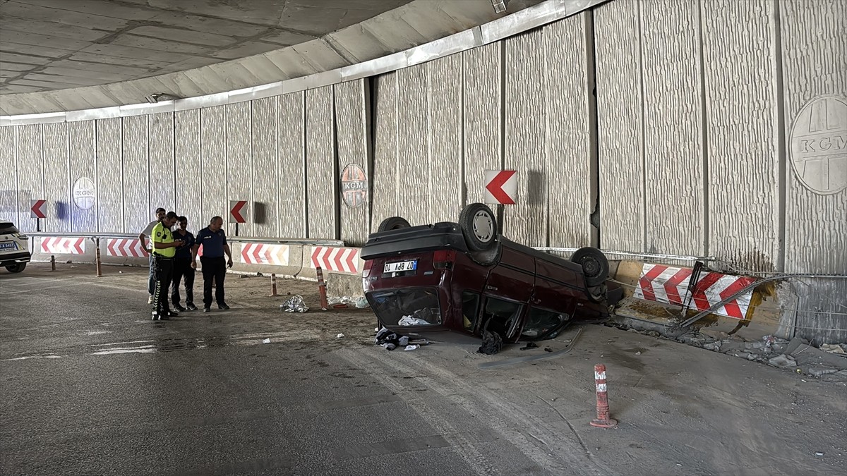 Samsun'un İlkadım ilçesinde devrilen otomobildeki 5 kişi yaralandı. 