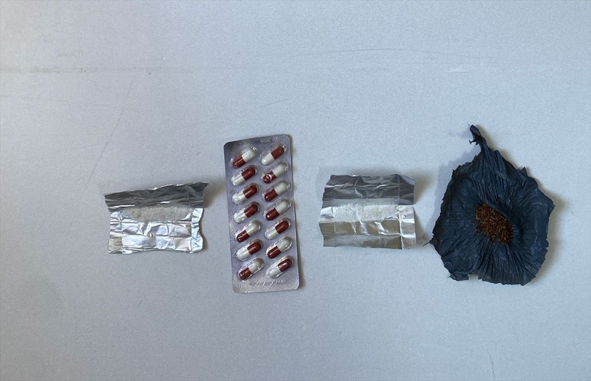 Samsun'un Terme ilçesindeki uyuşturucu operasyonunda 3 şüpheli gözaltına alındı. Operasyonda 12,34...