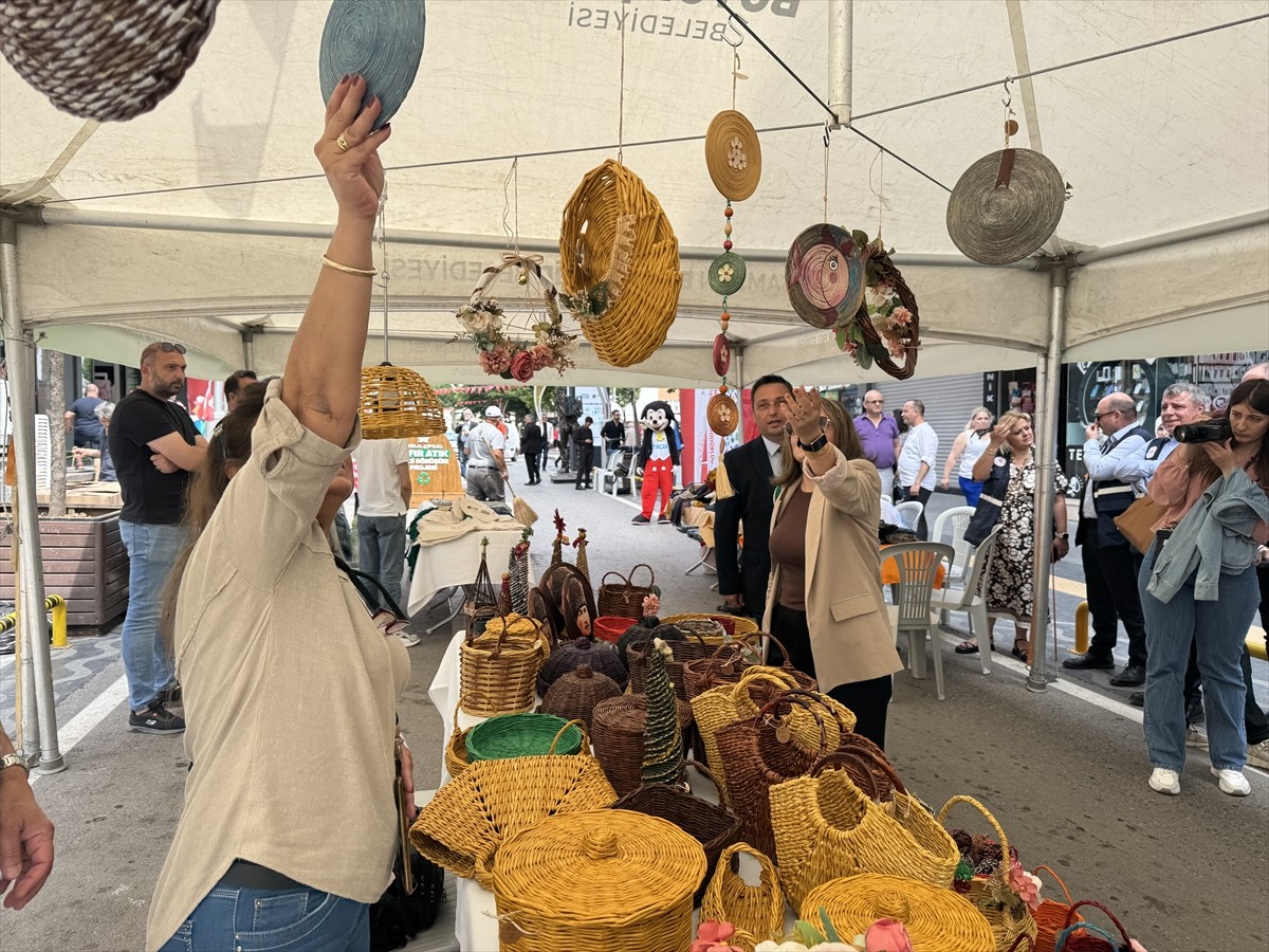 Samsun Büyükşehir Belediyesinin "Çiftlik Caddesi Sıfır Atık Geri Dönüşüm Projesi" kapsamında...