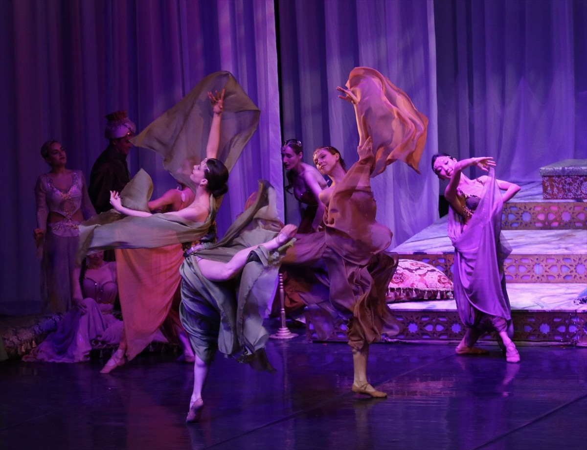 Samsun Devlet Opera ve Balesi (SAMDOB), "Muhteşem Süleyman" operasını seyirciyle buluşturdu....