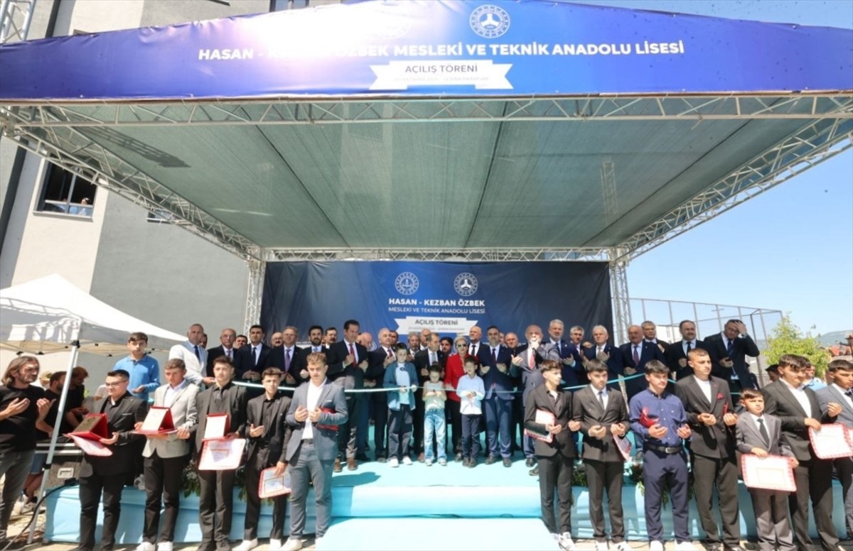 Sanayi ve Teknoloji Bakanı Mehmet Fatih Kacır, Giresun'un Şebinkarahisar ilçesinde Galatasaray...