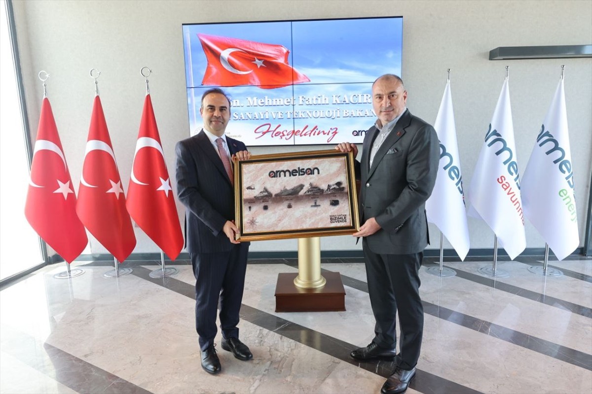 Sanayi ve Teknoloji Bakanı Mehmet Fatih Kacır, Teknopark İstanbul'daki Armelsan Savunma...