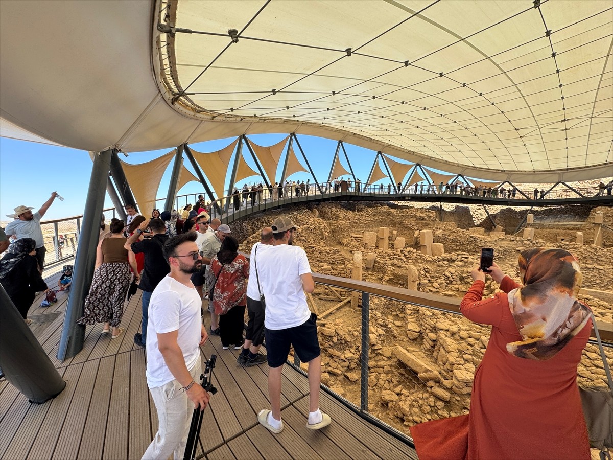 Şanlıurfa'da 12 bin yıllık geçmişiyle "tarihin sıfır noktası" olarak nitelendirilen, neolitik...