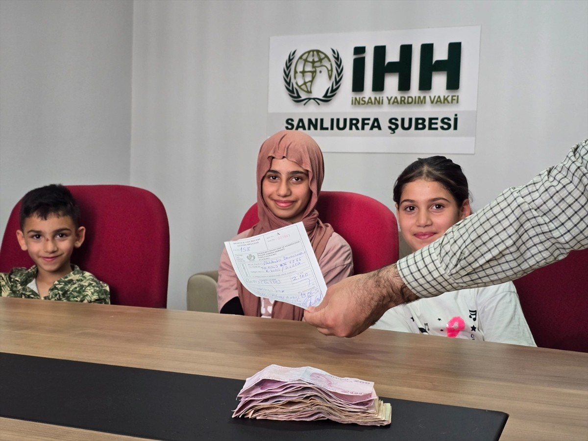 Şanlıurfa'da İbrahim Halil (solda), Ümmü Gülsüm (sağda) ve Meryem Devecioğlu (ortada) kardeşler...