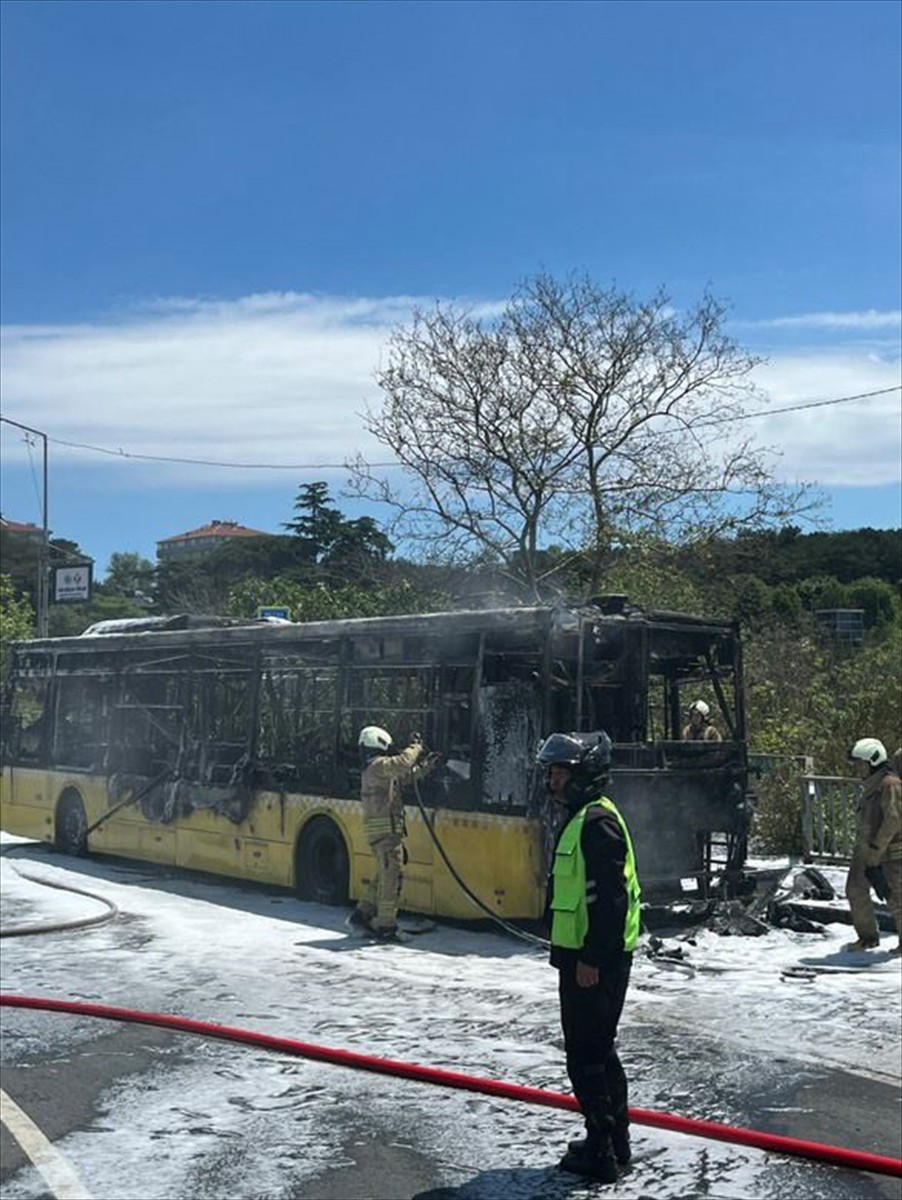 Sarıyer'de seyir halindeki İETT otobüsünde çıkan yangın söndürüldü