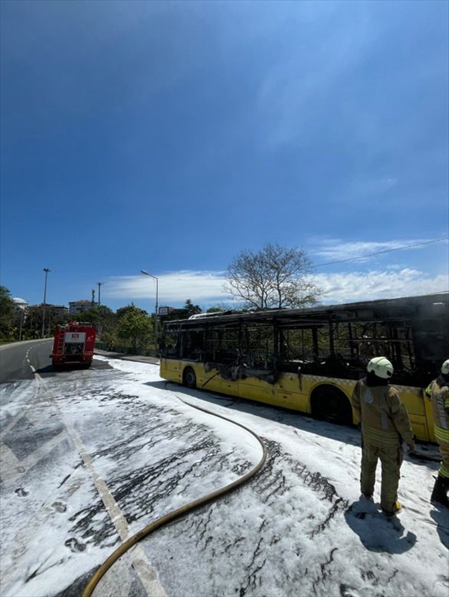 Sarıyer'de seyir halindeki İETT otobüsünde çıkan yangın söndürüldü