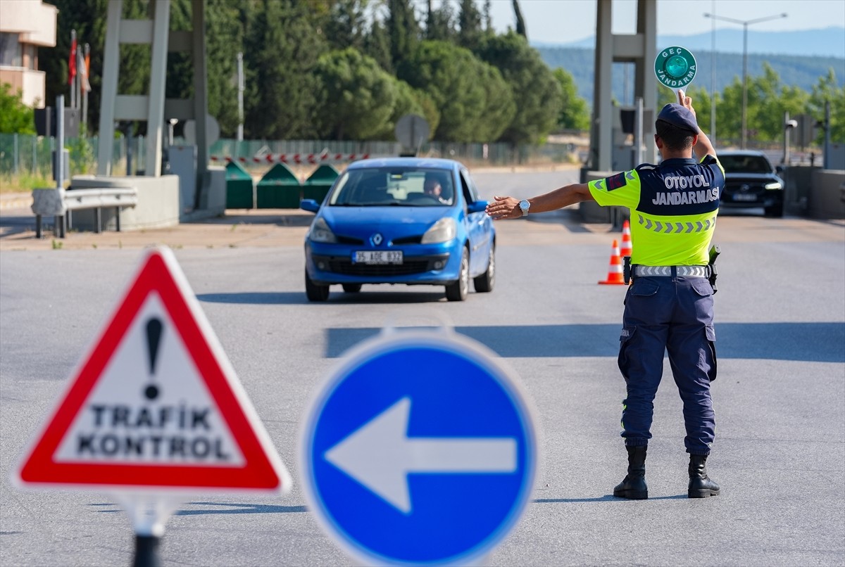 Şehirlerde il jandarma komutanlıkları bünyesinde görev yapan otoyol jandarma komutanlığı ekipleri...