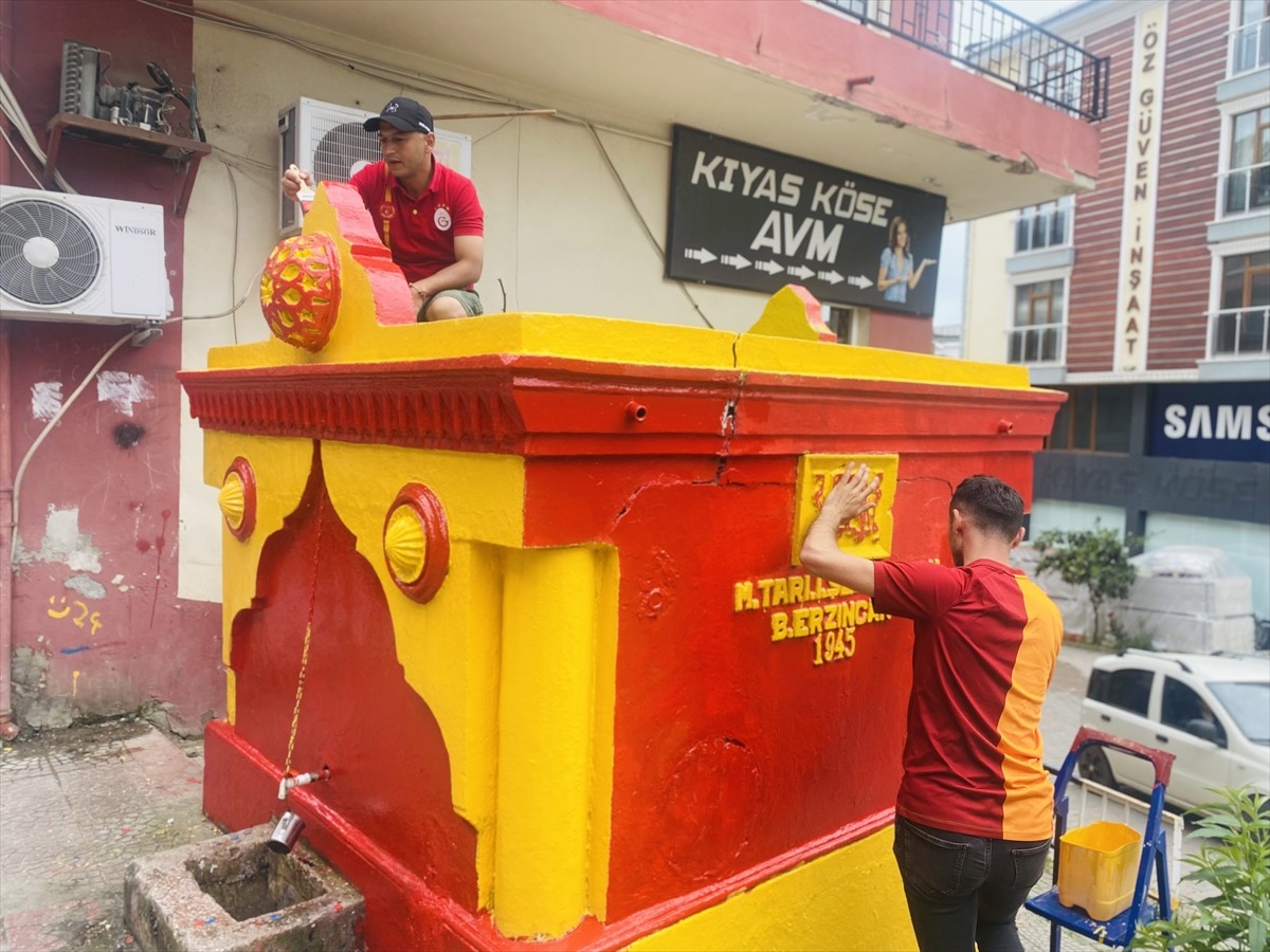 Sinop'un Gerze ilçesinde her yıl Süper Lig şampiyonunun renklerine boyanan "şampiyon çeşme" bu...