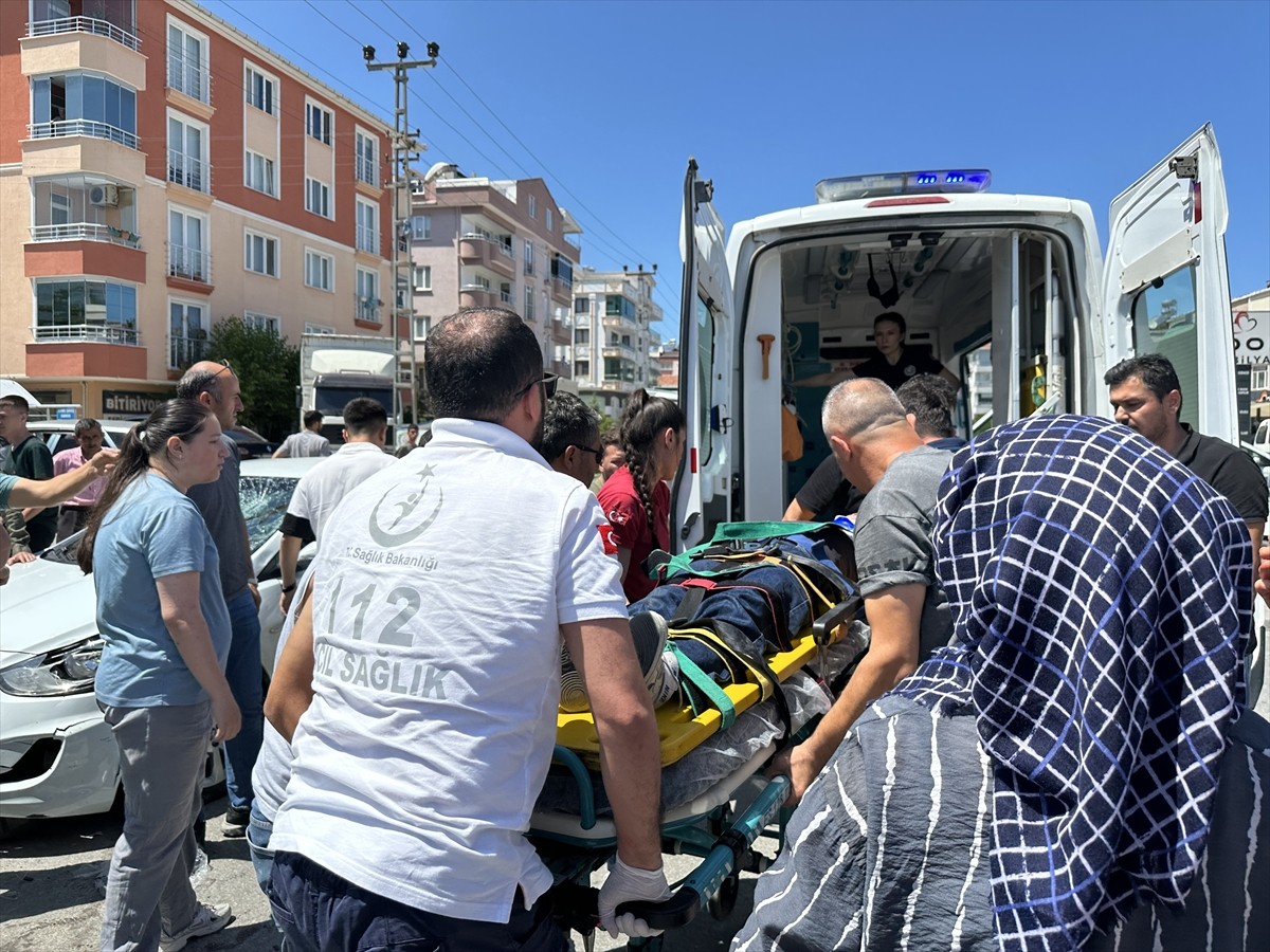 Sinop'un Gerze ilçesinde otomobille motosikletin çarpışması sonucu 2 kişi yaralandı.