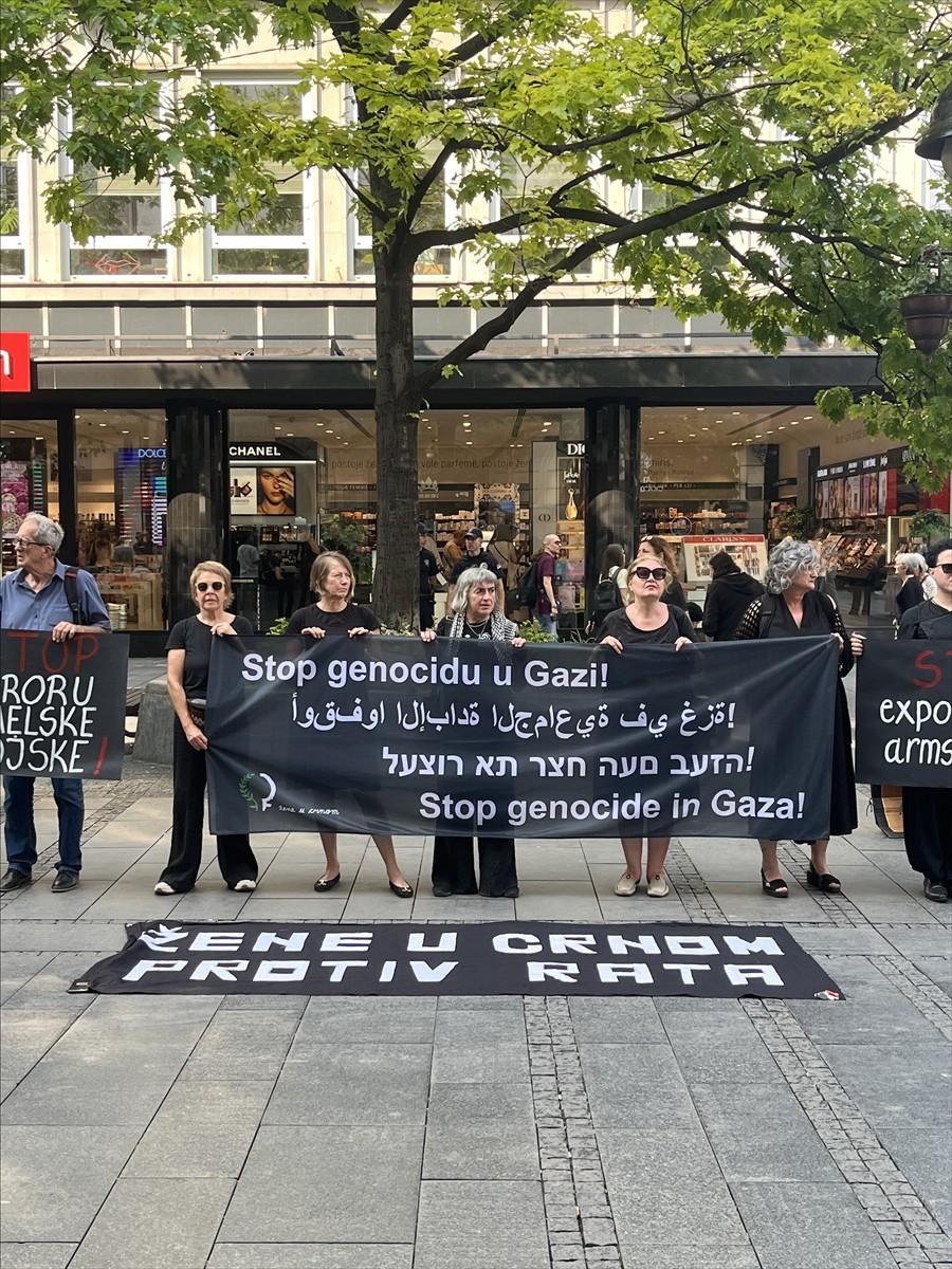 Sırbistan'da faaliyet gösteren Siyah Giyen Kadınlar Derneği, başkent Belgrad'da düzenlediği...