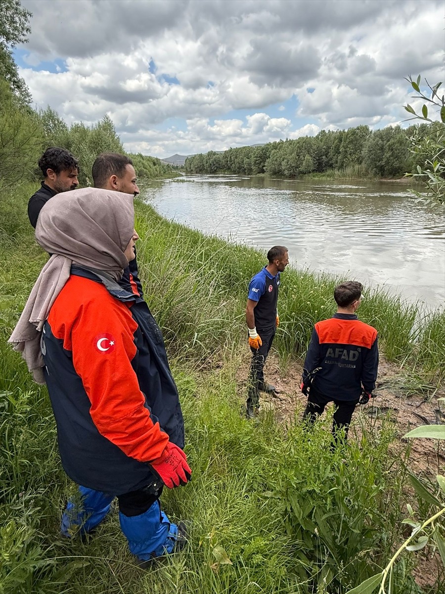 Sivas'ta 2 gündür kayıp olarak aranan 69 yaşındaki Alzheimer hastası kadının cesedi Kızılırmak'ta...