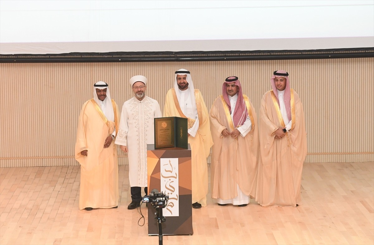 Suudi Arabistan Hac ve Umre Bakanlığınca Mekke'de düzenlenen "Lebbeytüm Ödül Töreni"nde, Diyanet...