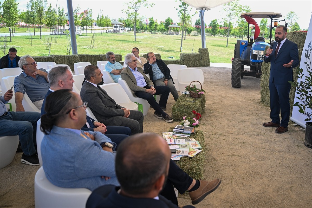 Tarım Gıda Düşünce Atölyesince "Tarım Yap Kendini Kurtar Ya Da Kal Harekete Geç" sloganıyla "Tarım...