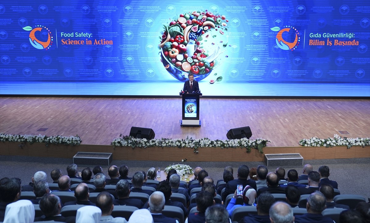 Tarım ve Orman Bakanı İbrahim Yumaklı, Orman Genel Müdürlüğü Toplantı Salonu'nda düzenlenen Dünya...