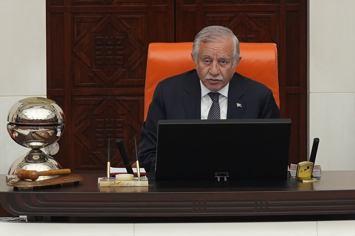 TBMM Genel Kurulu, Başkanlık Divanı teşekkül etmediği için toplanamadı. TBMM Başkanvekili Celal...