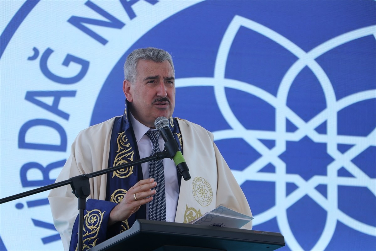 Tekirdağ Namık Kemal Üniversitesi'nde 5 bin öğrenci mezun olmanın heyecanını yaşadı.