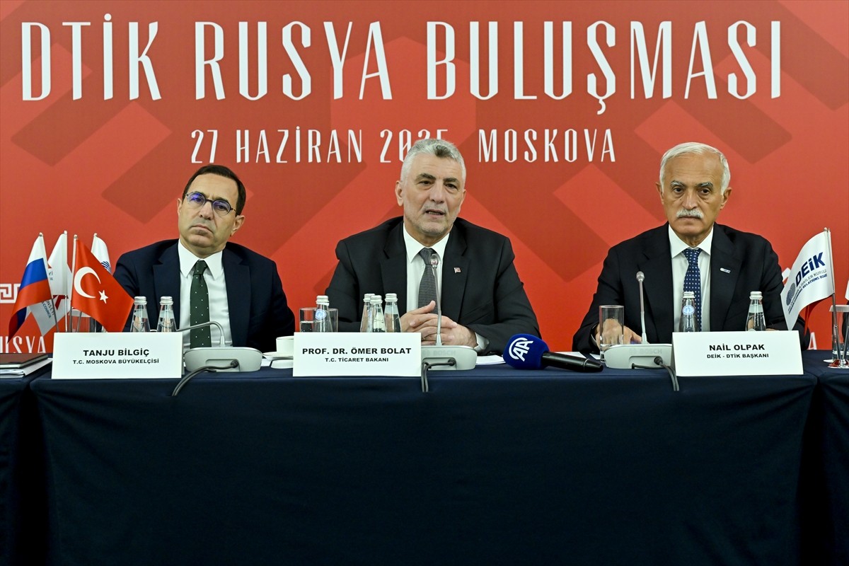 Ticaret Bakanı Ömer Bolat, başkent Moskova'da düzenlenen "Dünya Türk İş Konseyi (DTİK) Rusya...