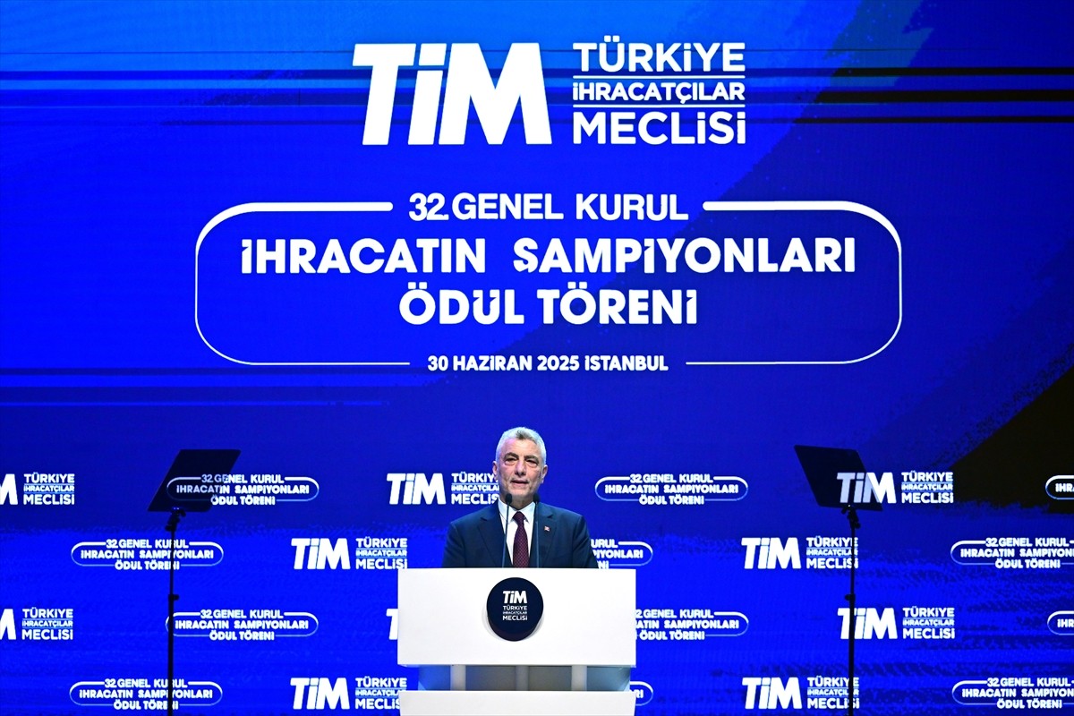 Ticaret Bakanı Ömer Bolat, Haliç Kongre Merkezi'nde düzenlenen TİM 32. Genel Kurul İhracatın...