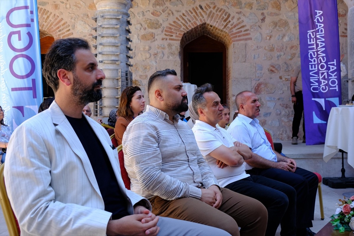 Tokat'ta, "Bilim Kafe" etkinlikleri çerçevesinde, kenelerin neden olduğu hastalıkların anlatıldığı...