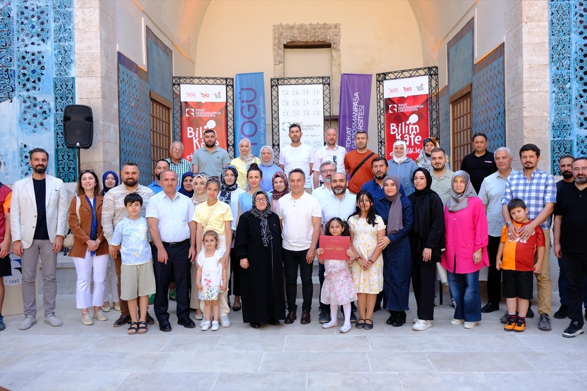 Tokat'ta, "Bilim Kafe" etkinlikleri çerçevesinde, kenelerin neden olduğu hastalıkların anlatıldığı...