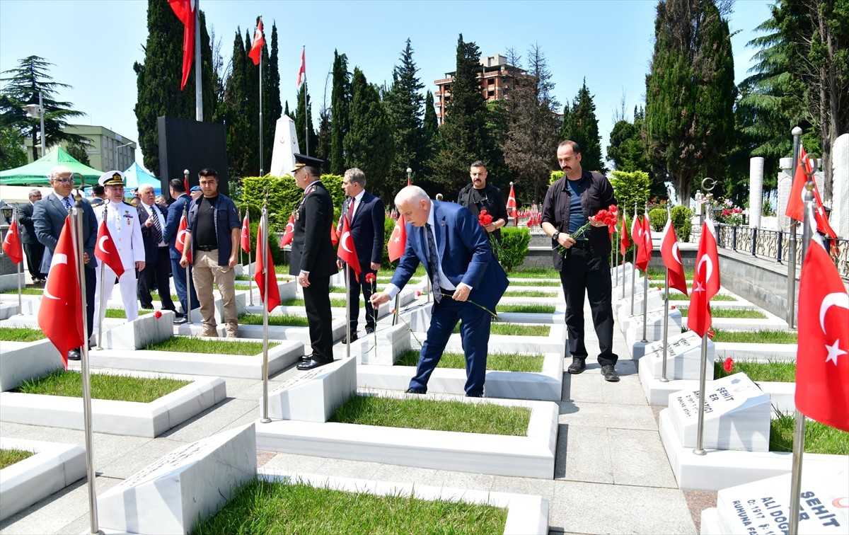 Trabzon, Ordu ve Artvin'de Kurban Bayramı arifesinde şehitlikler ziyaret edildi. Trabzon'da...