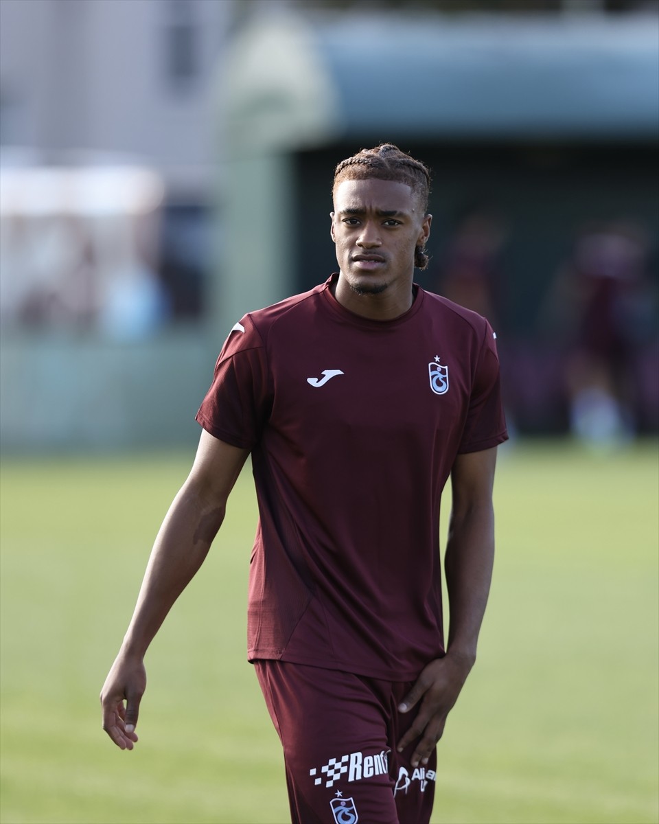 Trabzonspor, yeni sezon hazırlıklarına Mehmet Ali Yılmaz Tesisleri'nde ilk antrenmanını...