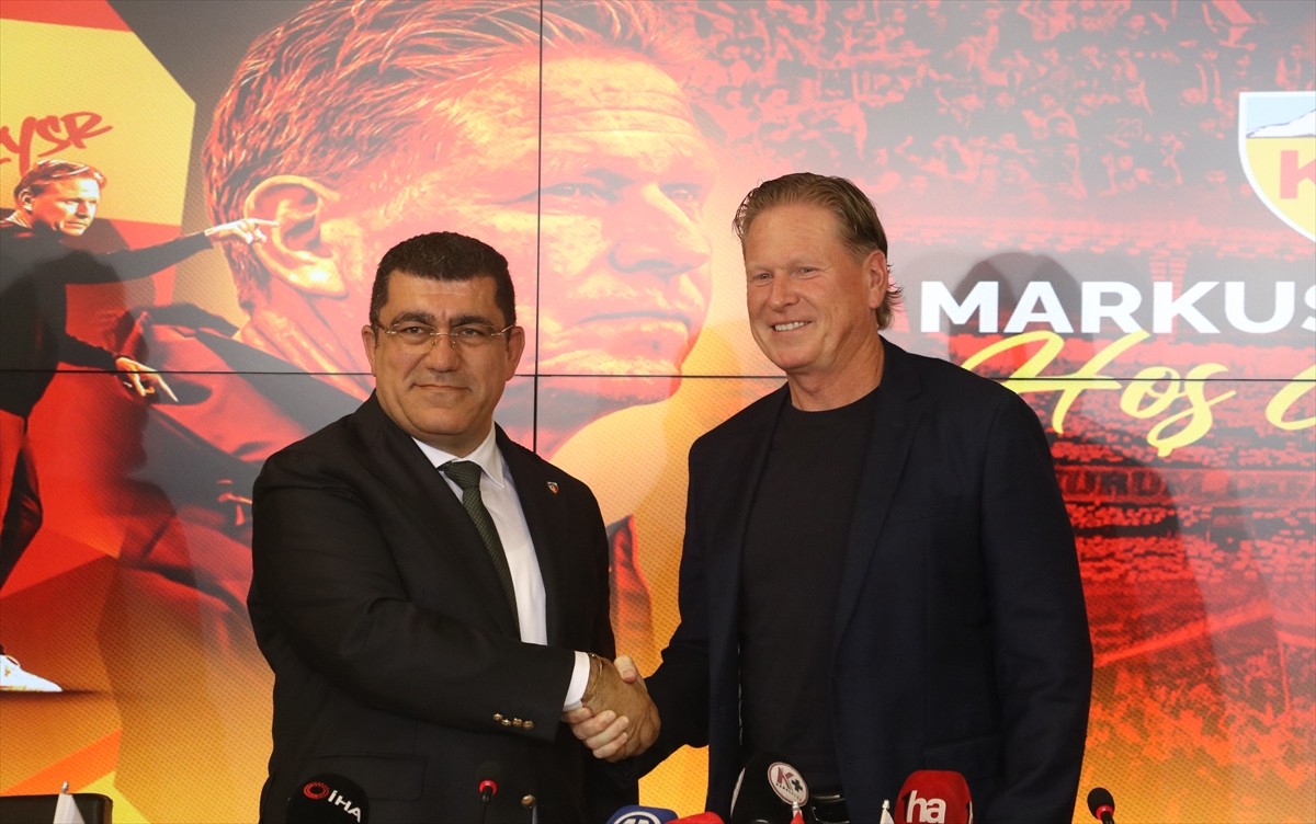 Trendyol Süper Lig ekibi Bellona Kayserispor'un teknik direktörlüğüne getirilen Markus Gisdol...