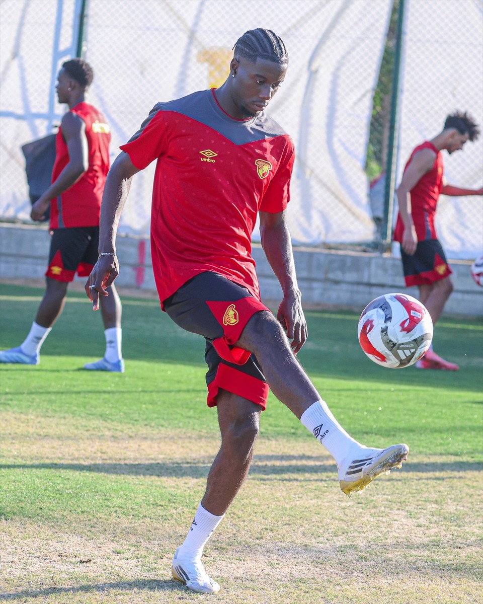 Trendyol Süper Lig ekiplerinden Göztepe, bugün gerçekleştirdiği antrenmanla 2025-2026 sezonu...